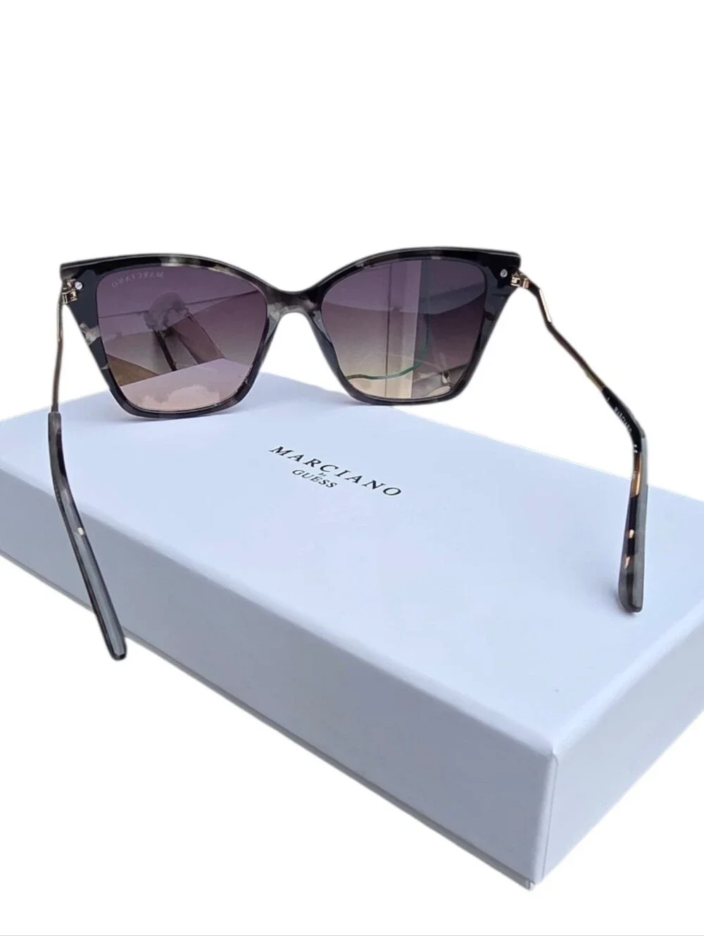GUESS By Marciano 0833 Sunglasses